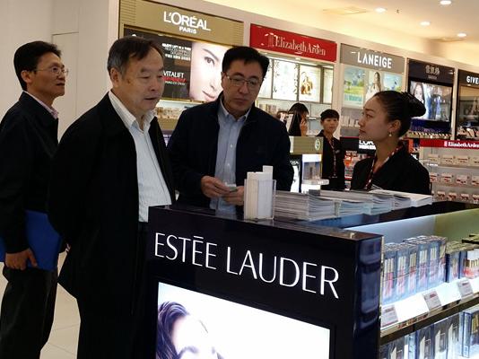 國有重點大型企業(yè)監(jiān)事會趙小平主席一行考察瑞麗、畹町兩家免稅店