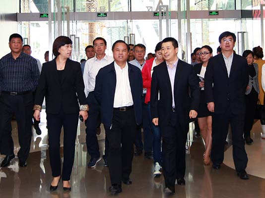 海南省委副書記、省長劉賜貴蒞臨海棠灣免稅購物中心考察