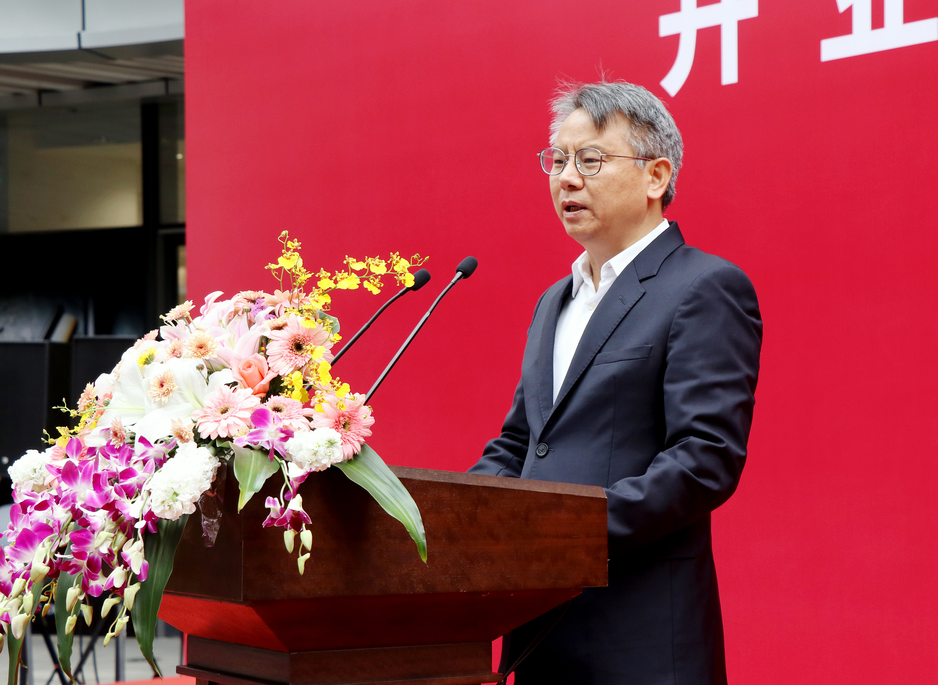 2、海南省政府劉平治副省長.jpg