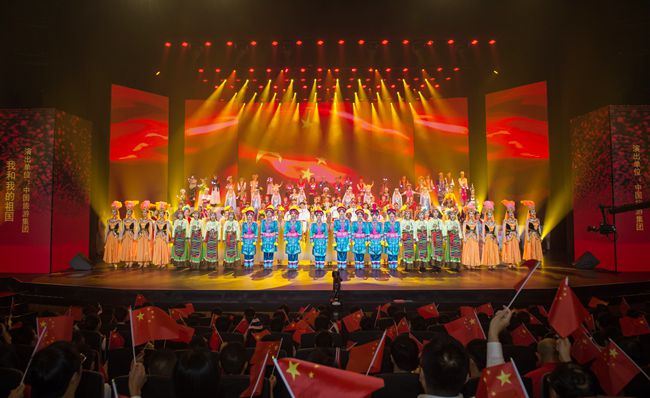 集團(tuán)參加中央企業(yè)經(jīng)典愛國(guó)主義歌曲歌詠展演（圖）