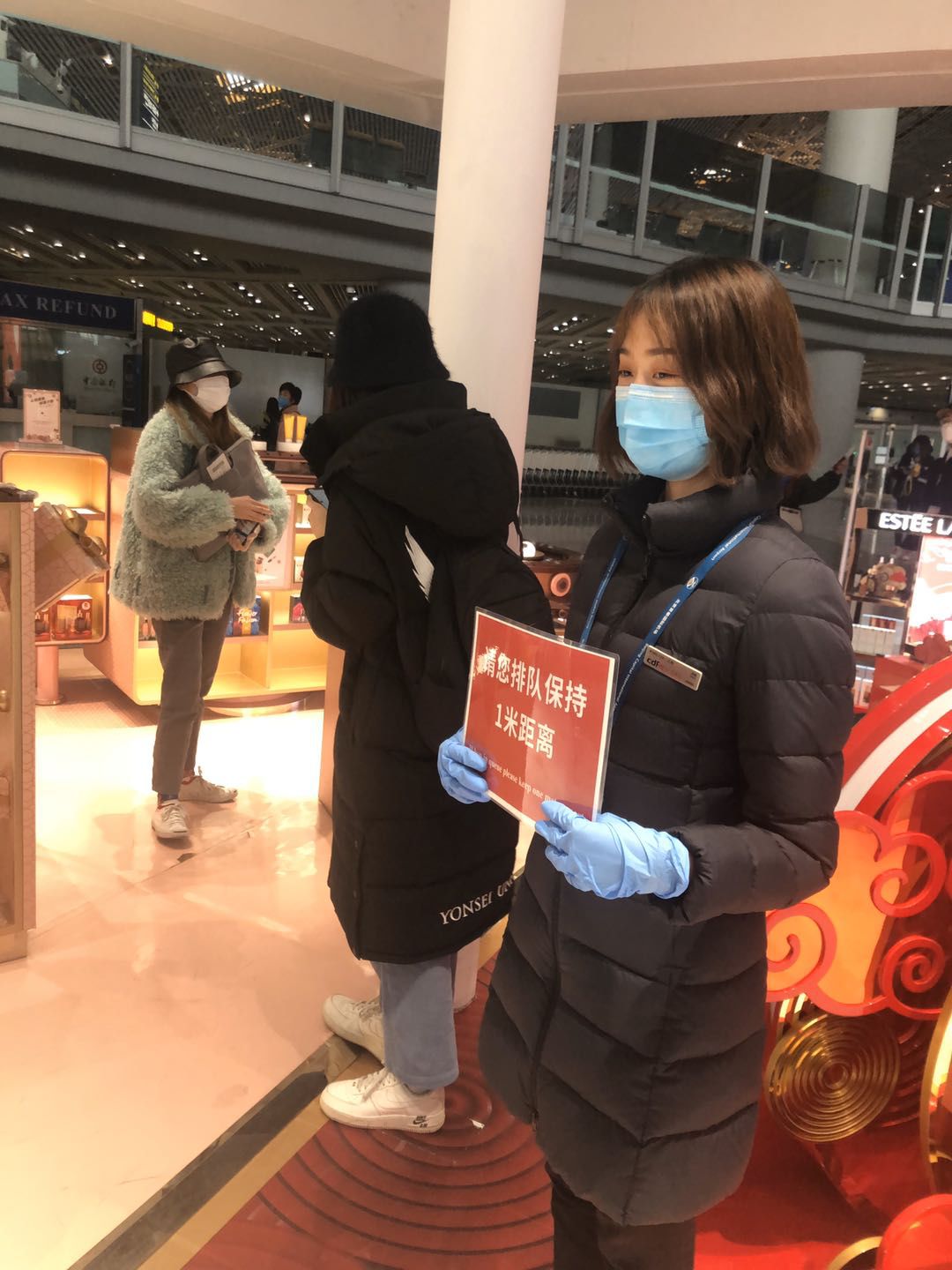 【中國免稅人在行動(dòng)·一線直擊篇】之十五： 不畏艱險(xiǎn)戰(zhàn)疫情，無私奉獻(xiàn)顯大愛